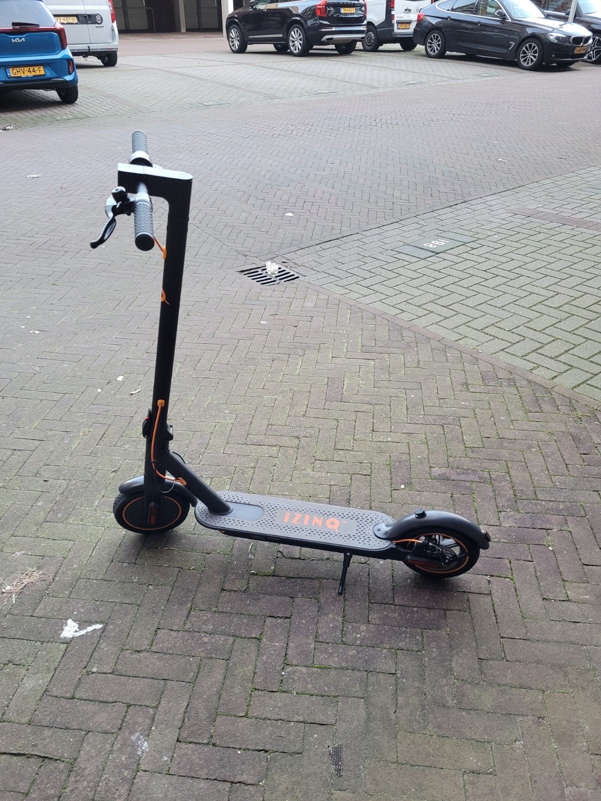 elektrische step met originele lader, Fietsen en Brommers, Steps, Ophalen, Zo goed als nieuw, Elektrische step (E-scooter), Izinq