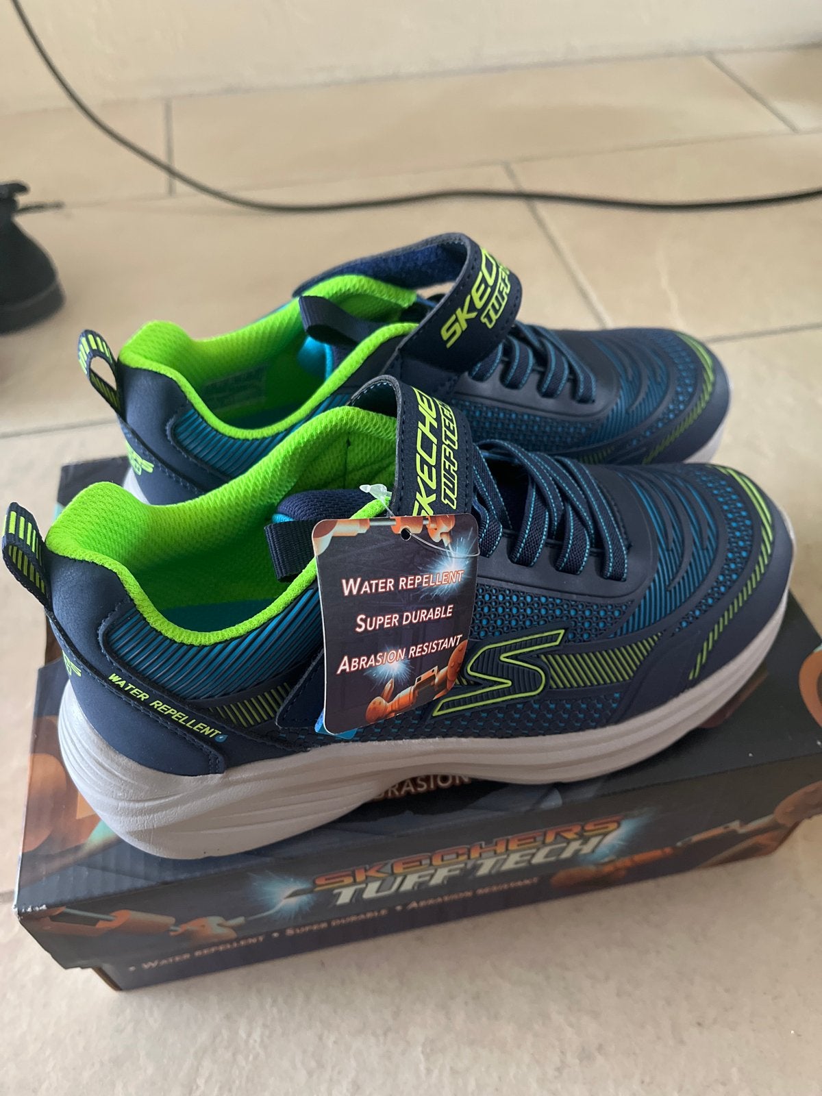 Skechers Sportschoenen maat 35, Ophalen, Nieuw, Jongen, Sportschoenen