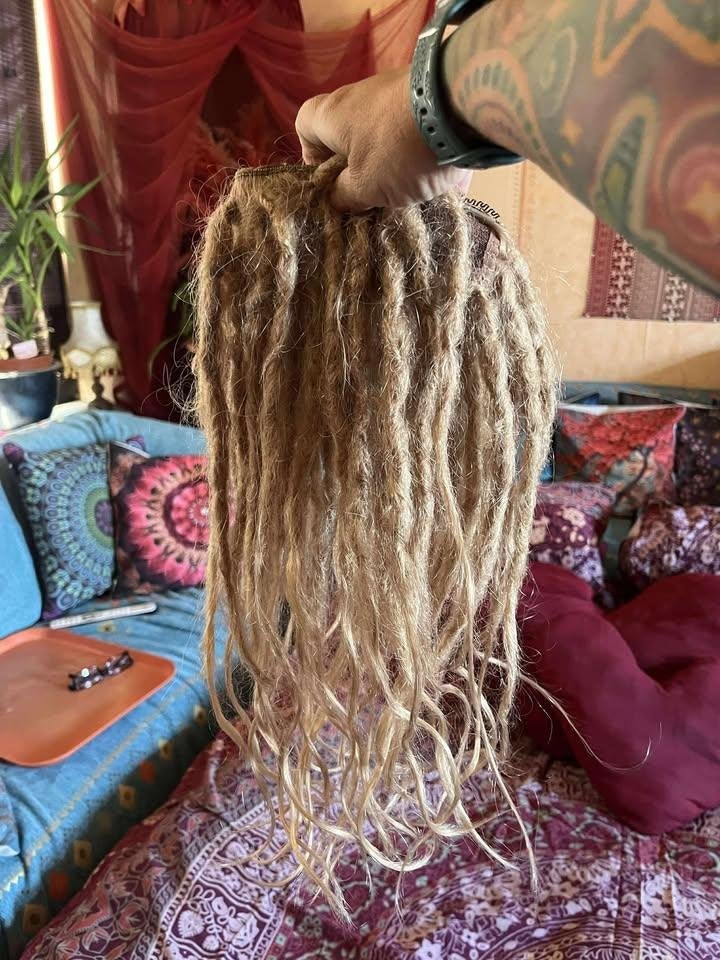 Blonde human hair clip extensions 40-45cm lang nu 285€, Sieraden, Tassen en Uiterlijk, Uiterlijk | Haarverzorging, Nieuw, Pruik of Haarverlenging