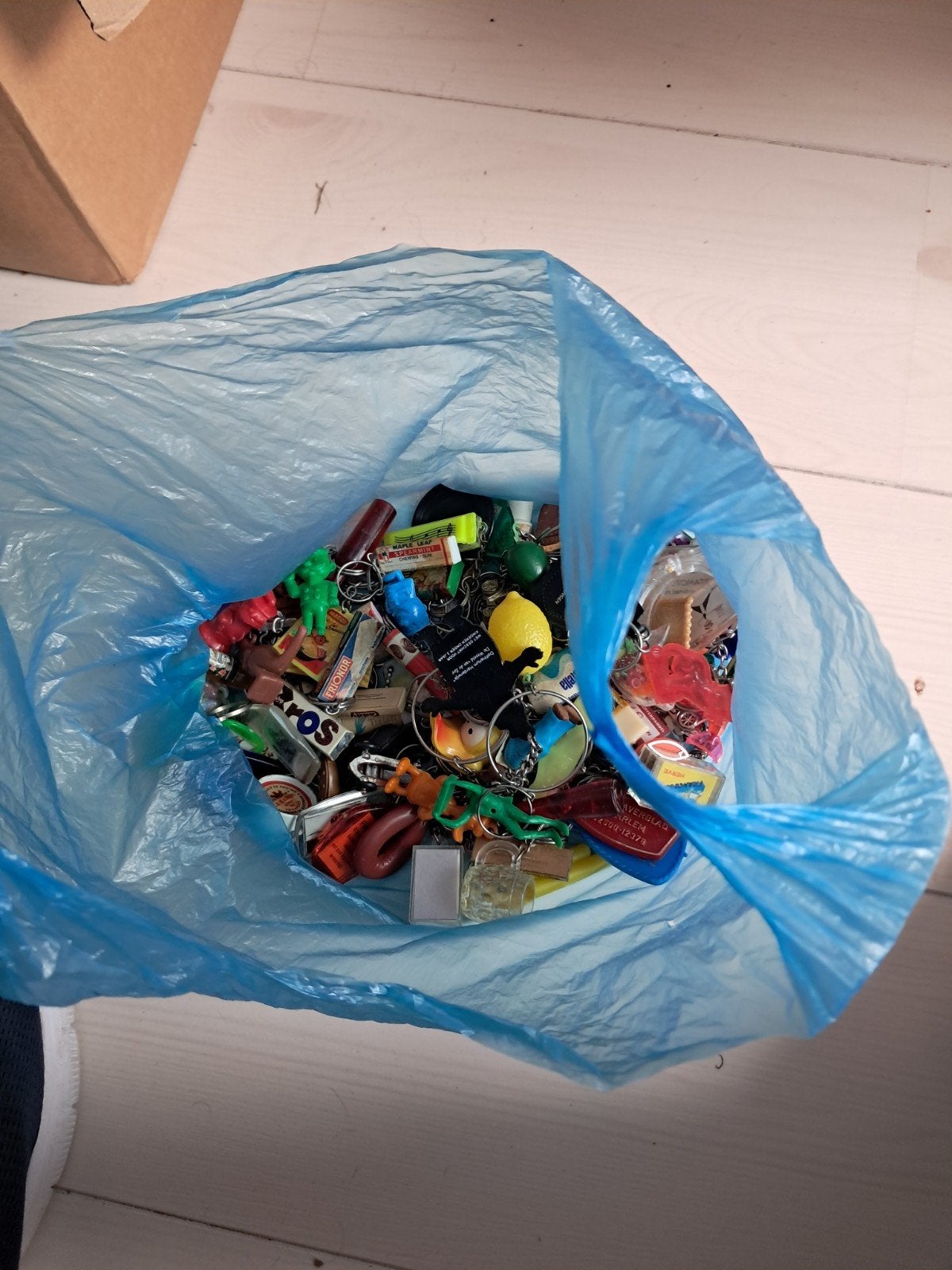 van alle soorten sleutelhangers, Ophalen