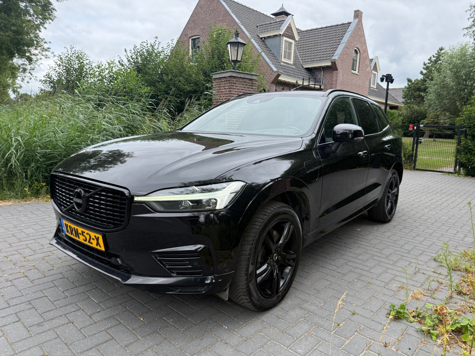Volvo XC60 2.0 T6 Recharge R-Design [ Panorama Standkachel, Auto's, Automaat, 4 cilinders, Zwart, Leder