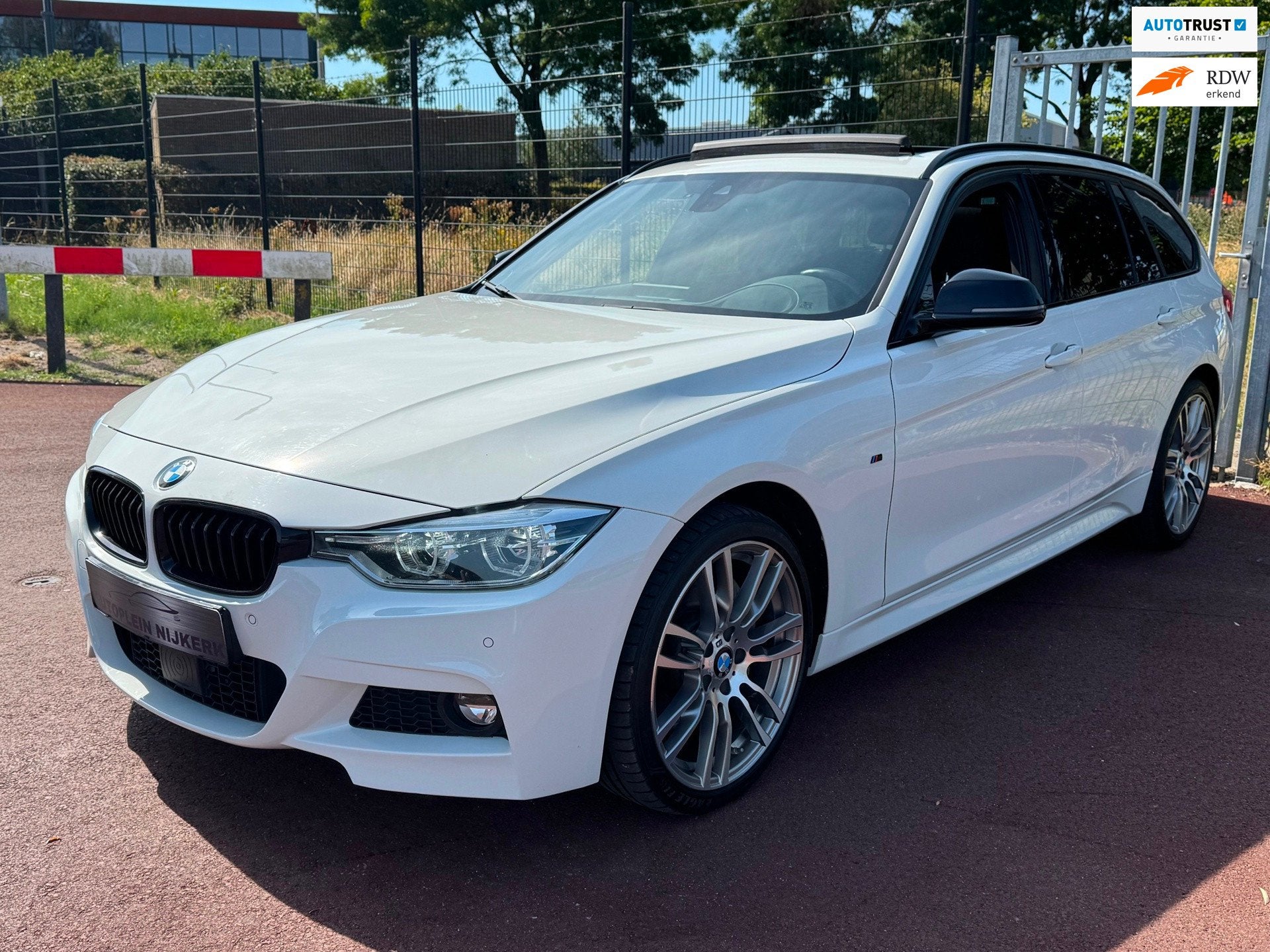 BMW 3-serie Touring 340i xDrive M Sport High Exe LCI Pano AC, Auto's, Automaat, Dealer onderhouden, Achterwielaandrijving, Euro 6