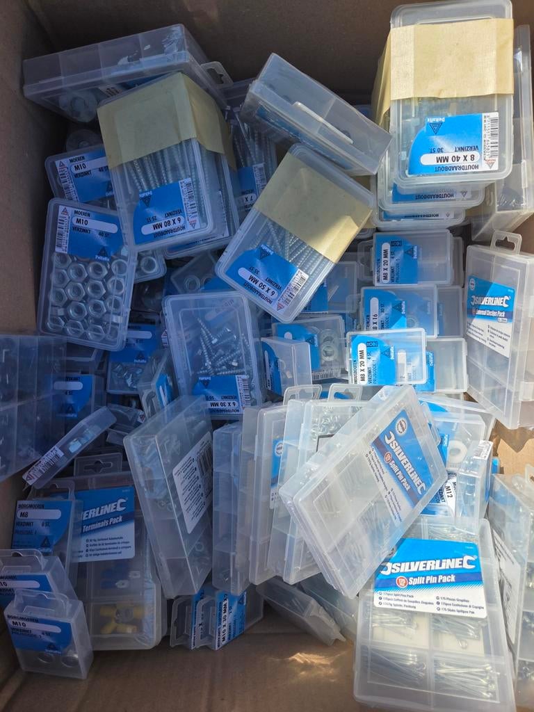 Doos vol met diverse bouten, moeren en schroeven, Doe-het-zelf en Verbouw, Ophalen of Verzenden