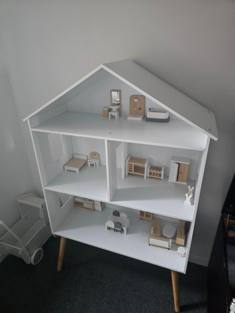 Houten poppenhuis met meubel, Ophalen, Gebruikt, Poppenhuis