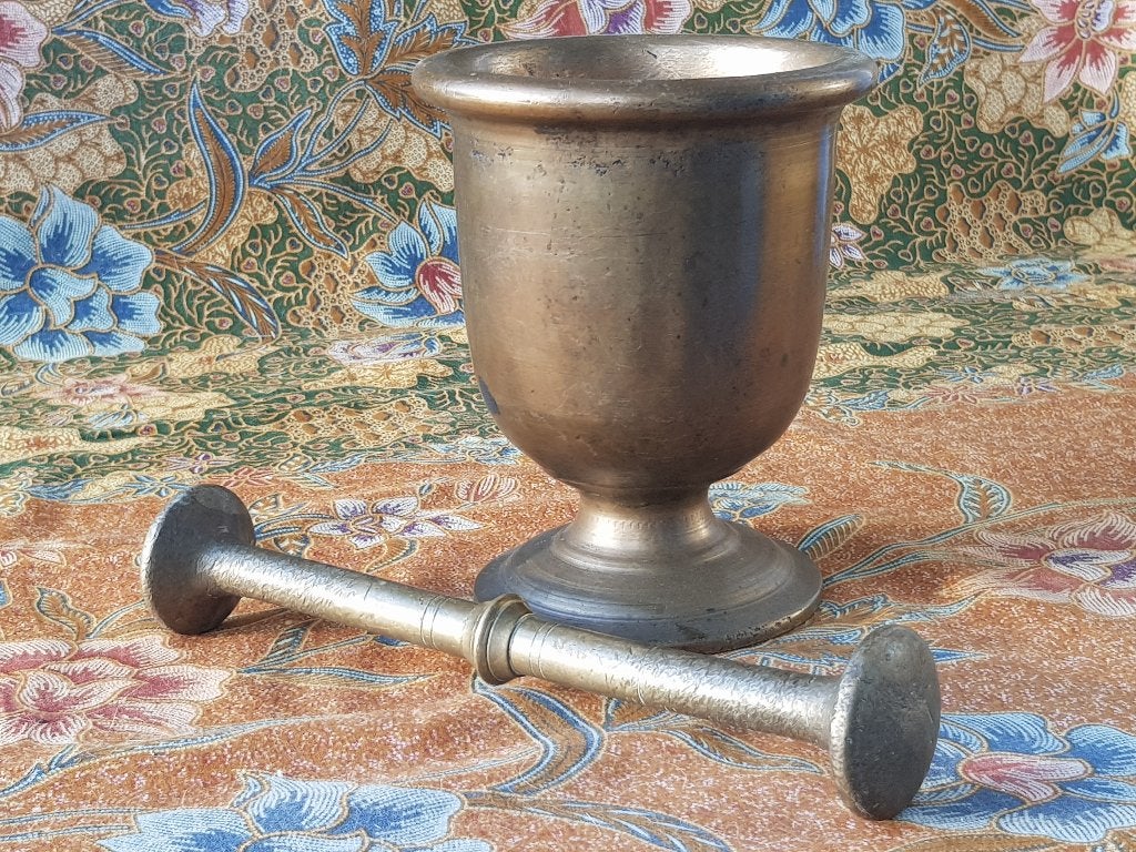Mooie grote antieke vijzel met stamper uit Duitsland 14,8 cm, Ophalen of Verzenden, Brons