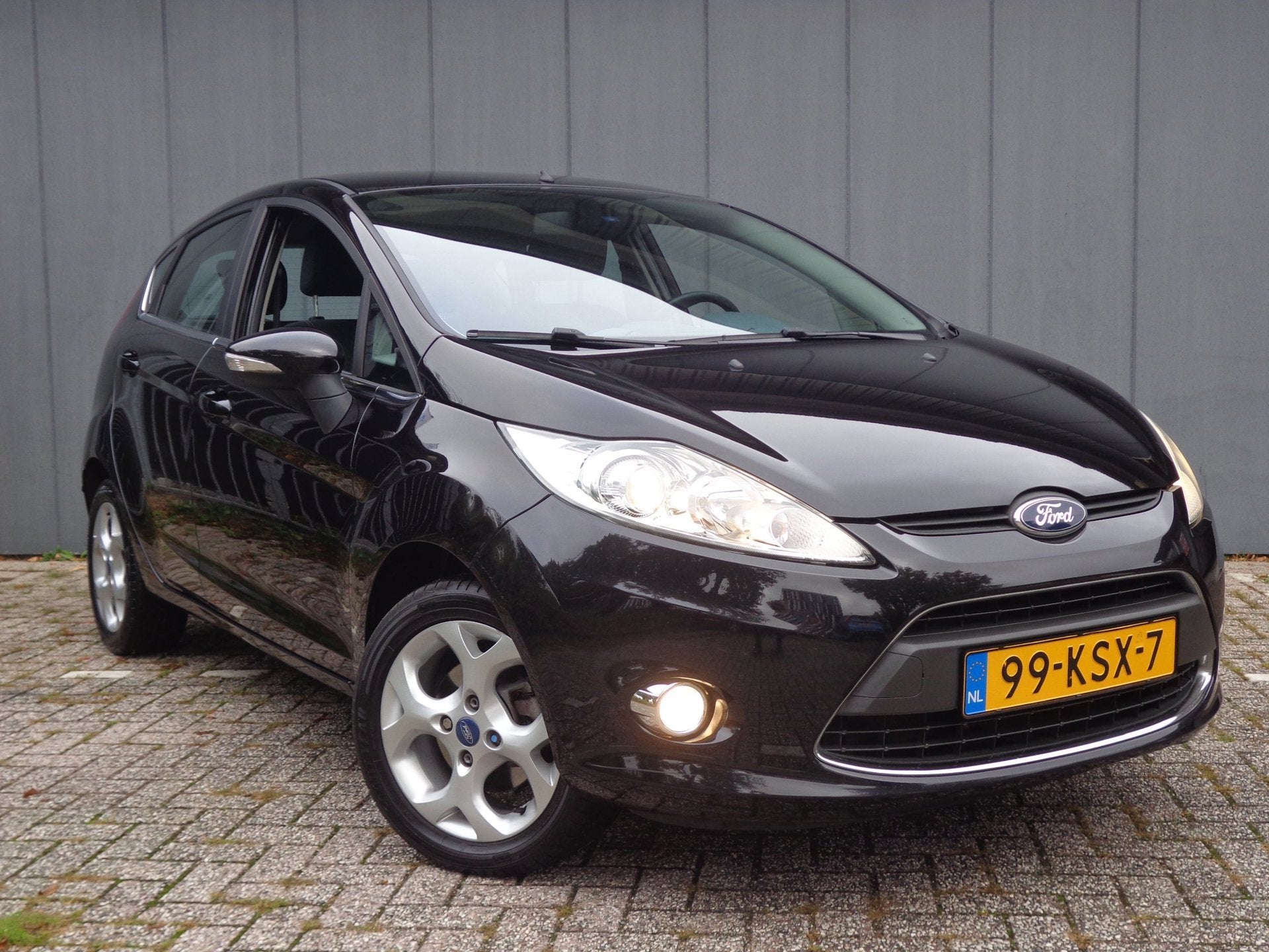 Ford Fiesta 1.6i 16V Titanium 2EigDealer Onderhoud, Auto's, Voorwielaandrijving, Alcantara, Zwart, Origineel Nederlands