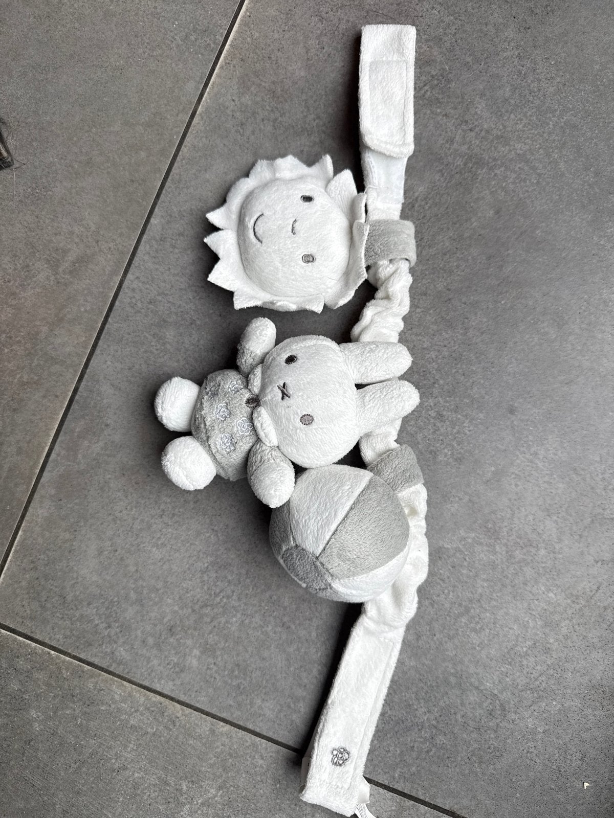 Maxicosie hanger met nijntje knuffels, Ophalen, Gebruikt, Mobiel