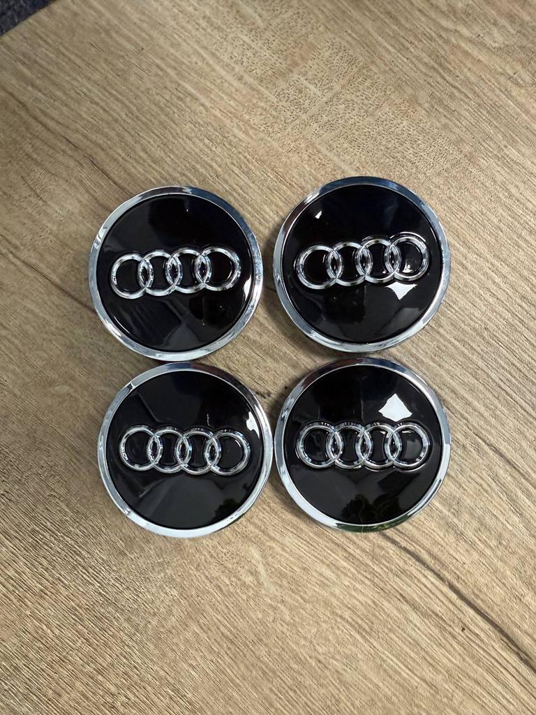 Nieuwe Audi 61mm Zwart Naafdoppen Naafkapjes Naafkappen, Auto diversen, Wieldoppen, Ophalen of Verzenden, Nieuw