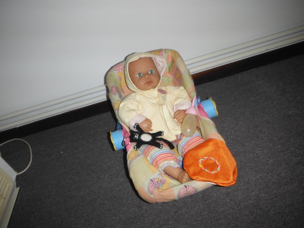 baby anabel interactief met maxicosi + jasje +flesje, Ophalen, Zo goed als nieuw, Babypop