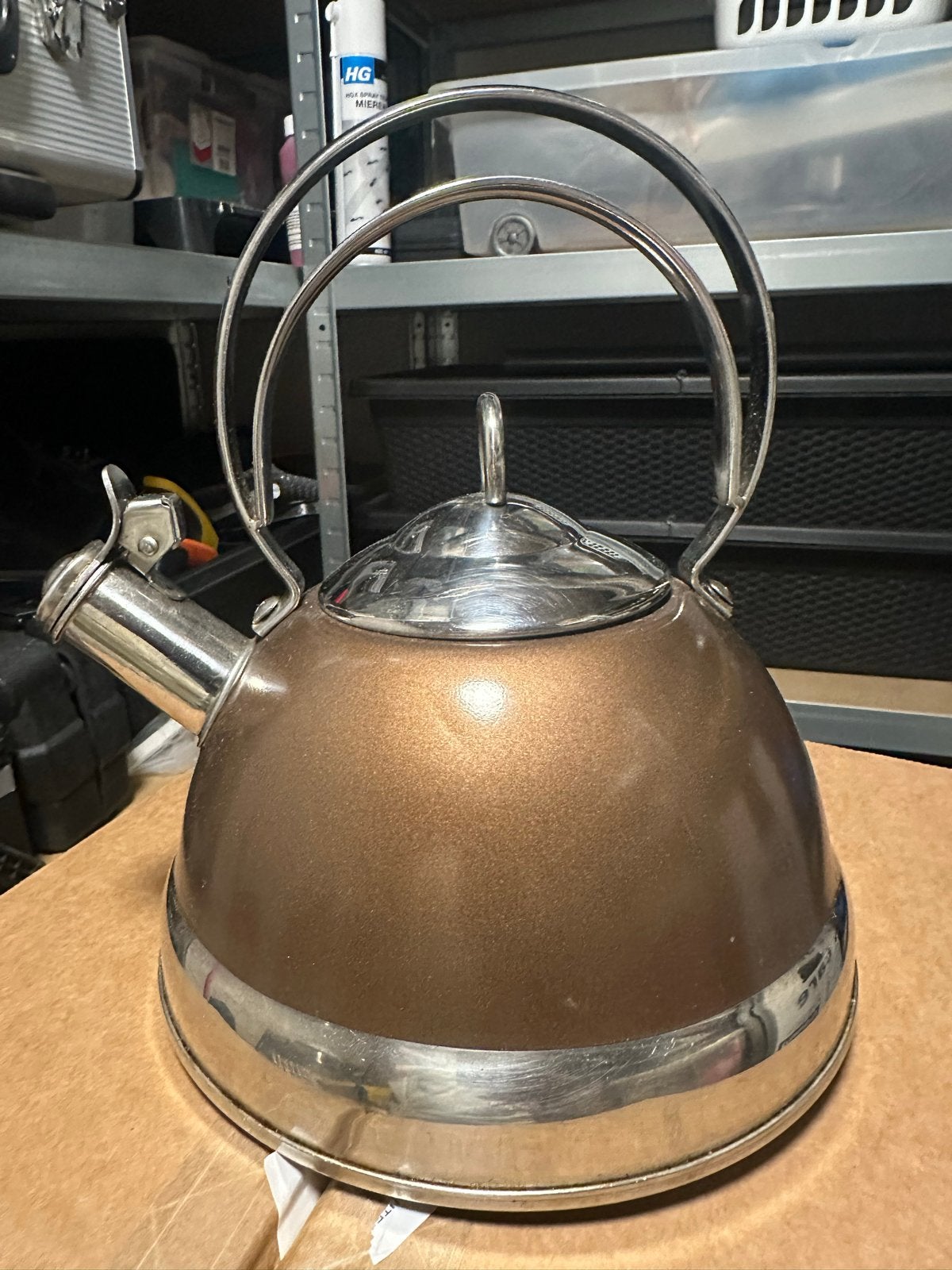 Mooie fluitketel - koperkleurig met zilveren accenten, Theepot/fluitketel, Gebruikt, Ophalen of Verzenden, Metaal