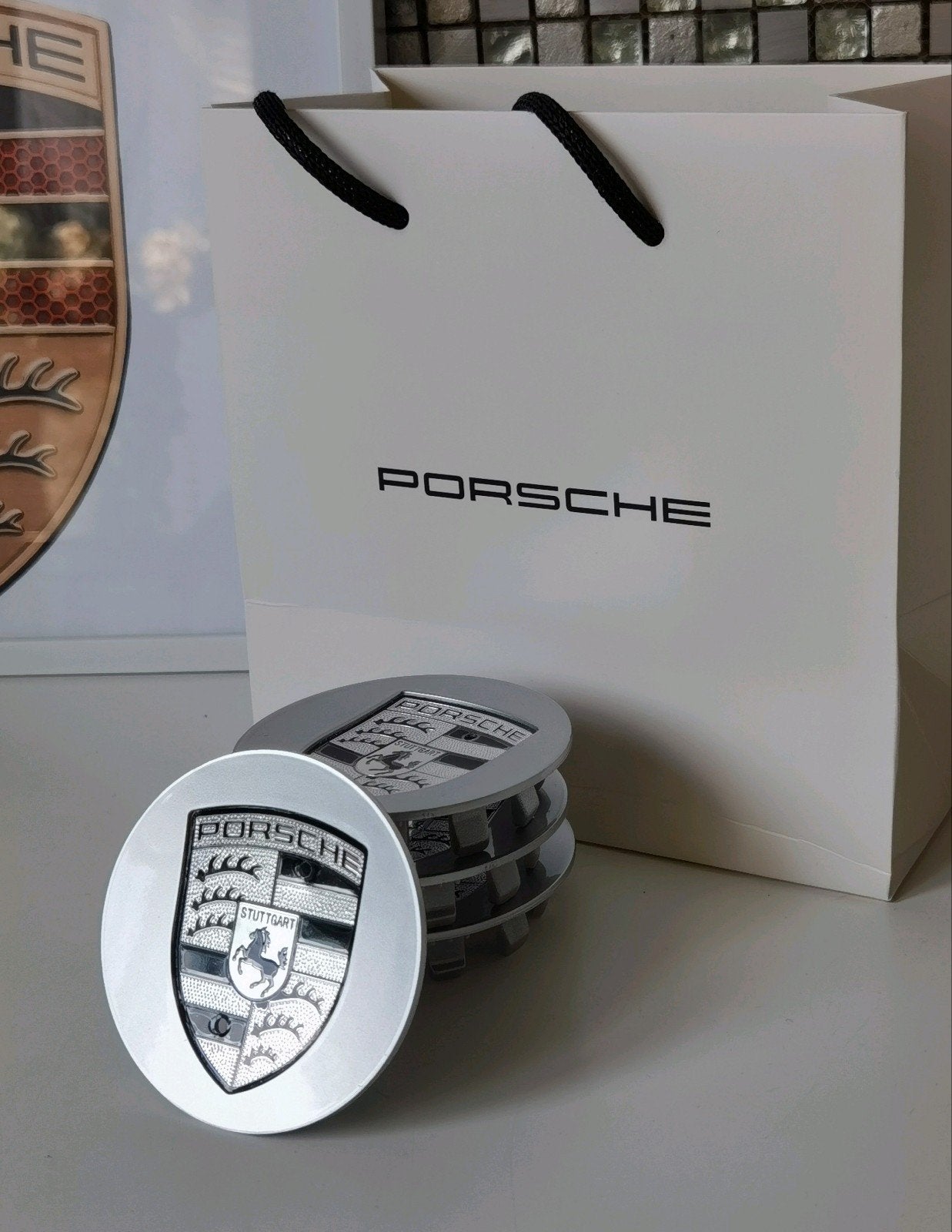 Nieuw porsche centre caps porsche wieldoppen ️

Made in i, Ophalen of Verzenden, Nieuw