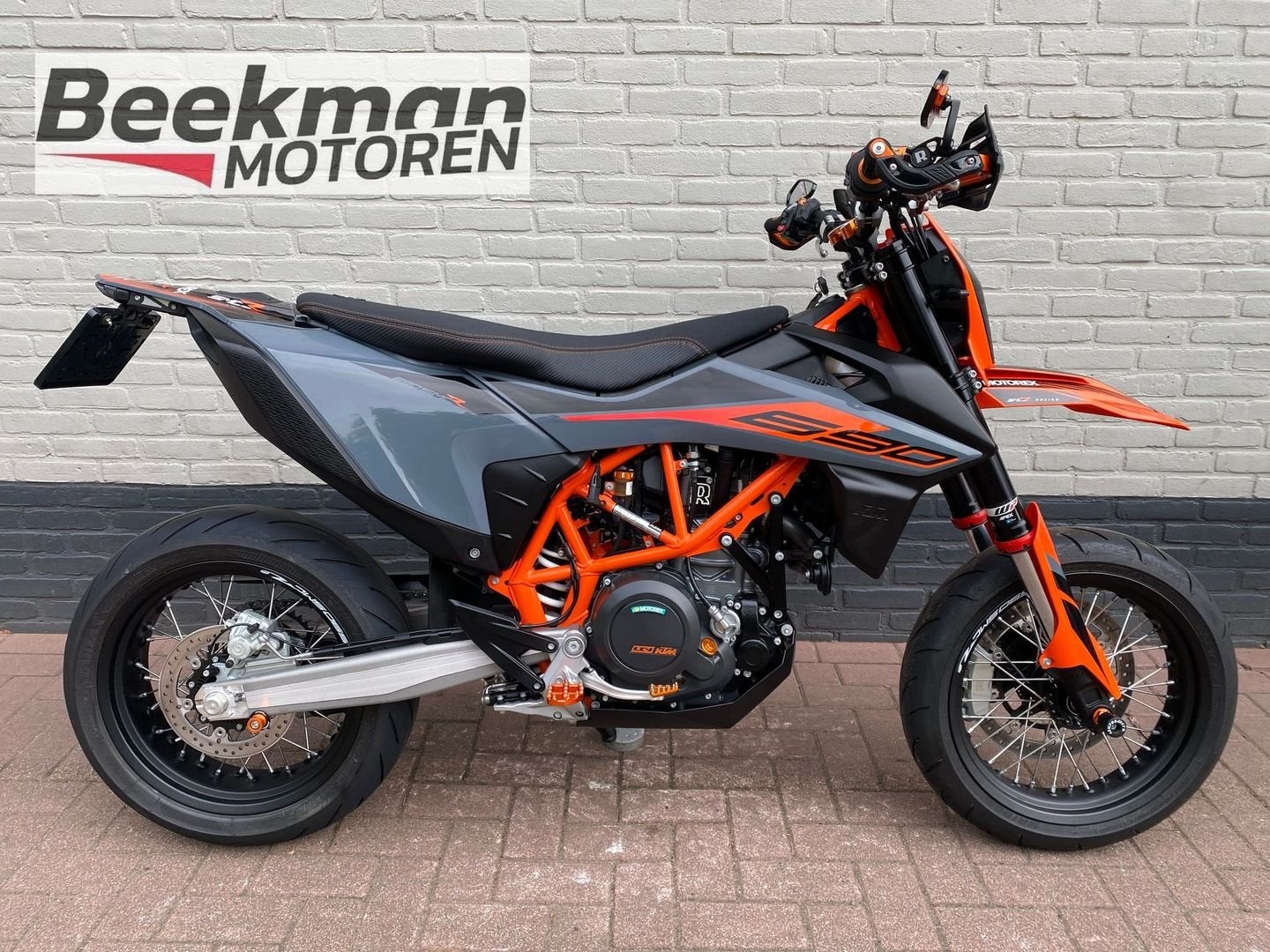 KTM 690 SMC R (bj 2021) 2,236 km SMCR NL SUPERMOTARD, 693 cc, KTM, Motorrijbewijs A, Bedrijf