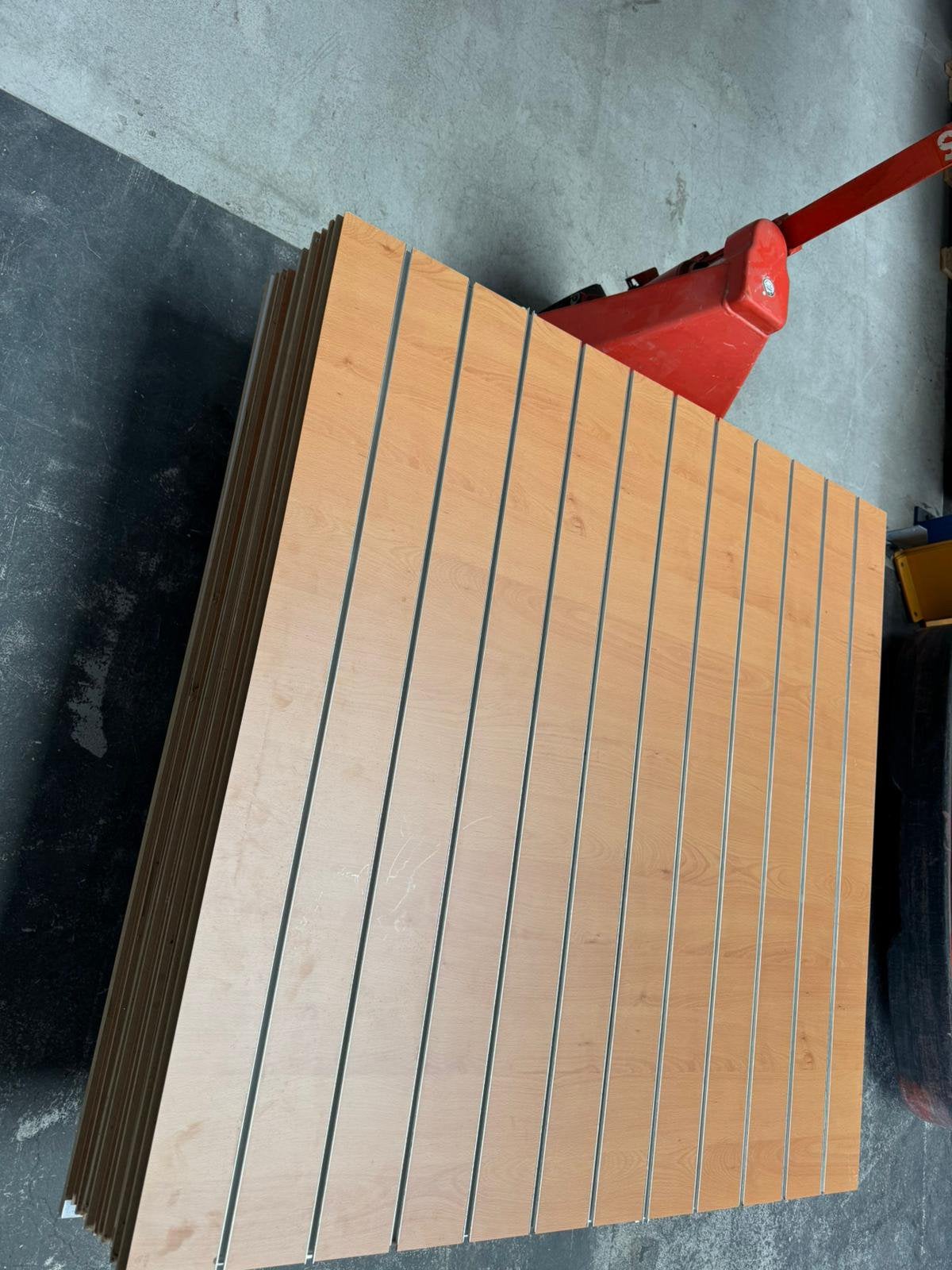 slatwall panelen, Ophalen of Verzenden, Zo goed als nieuw, Hout