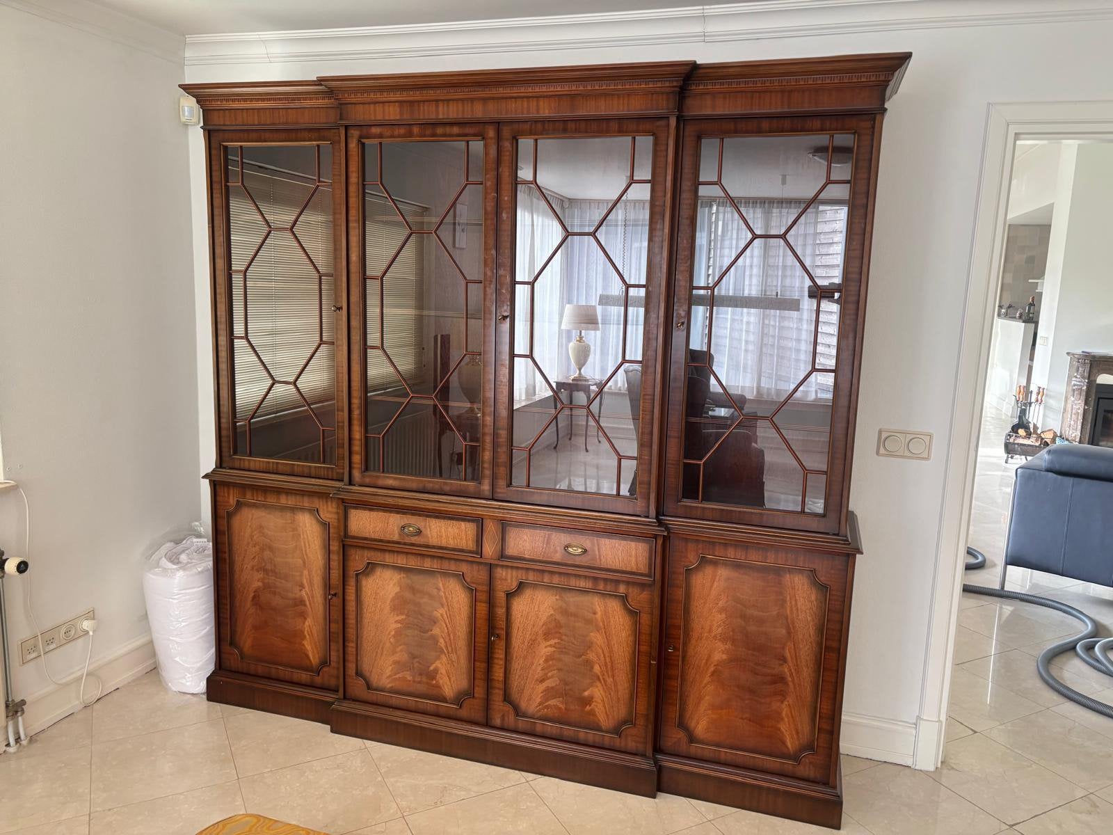 Antieke kast bruin hout glas, Ophalen, Zo goed als nieuw, 25 tot 50 cm, Glas