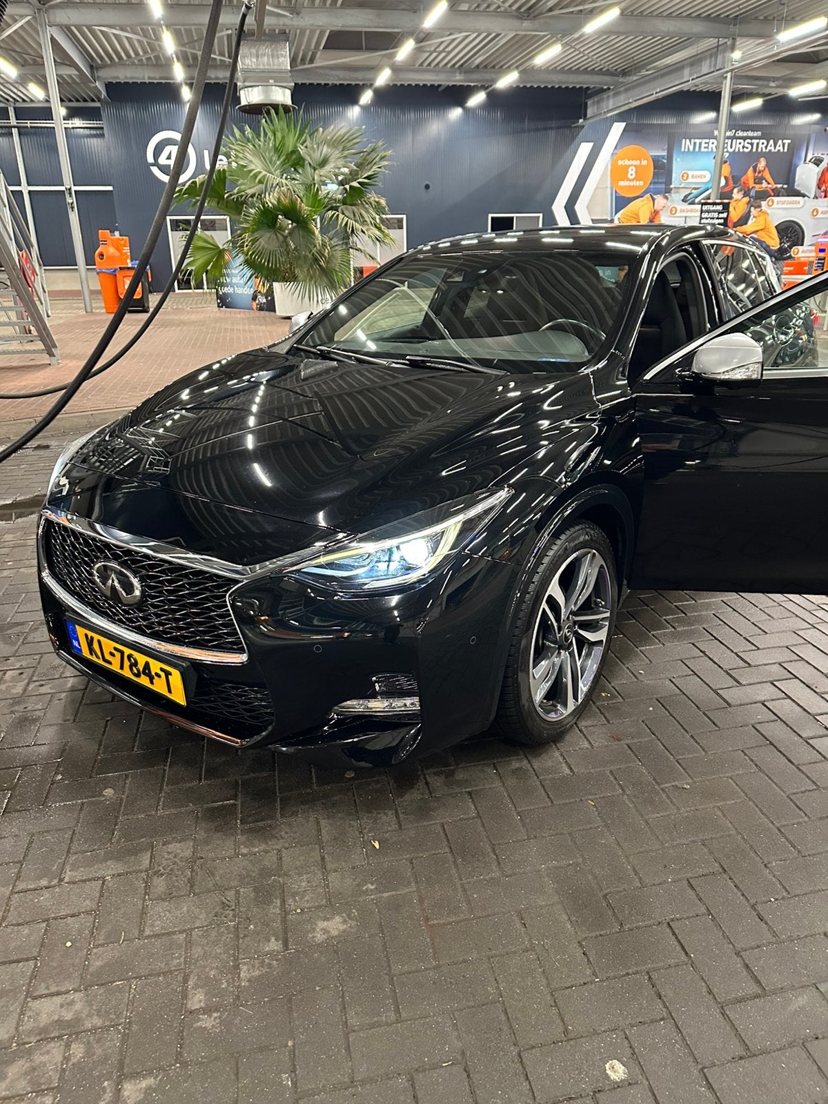 Infiniti Q30 S 1.6T 115KW AUT 2016 Zwart, 700 kg, Zwart, Particulier, 84 €/maand