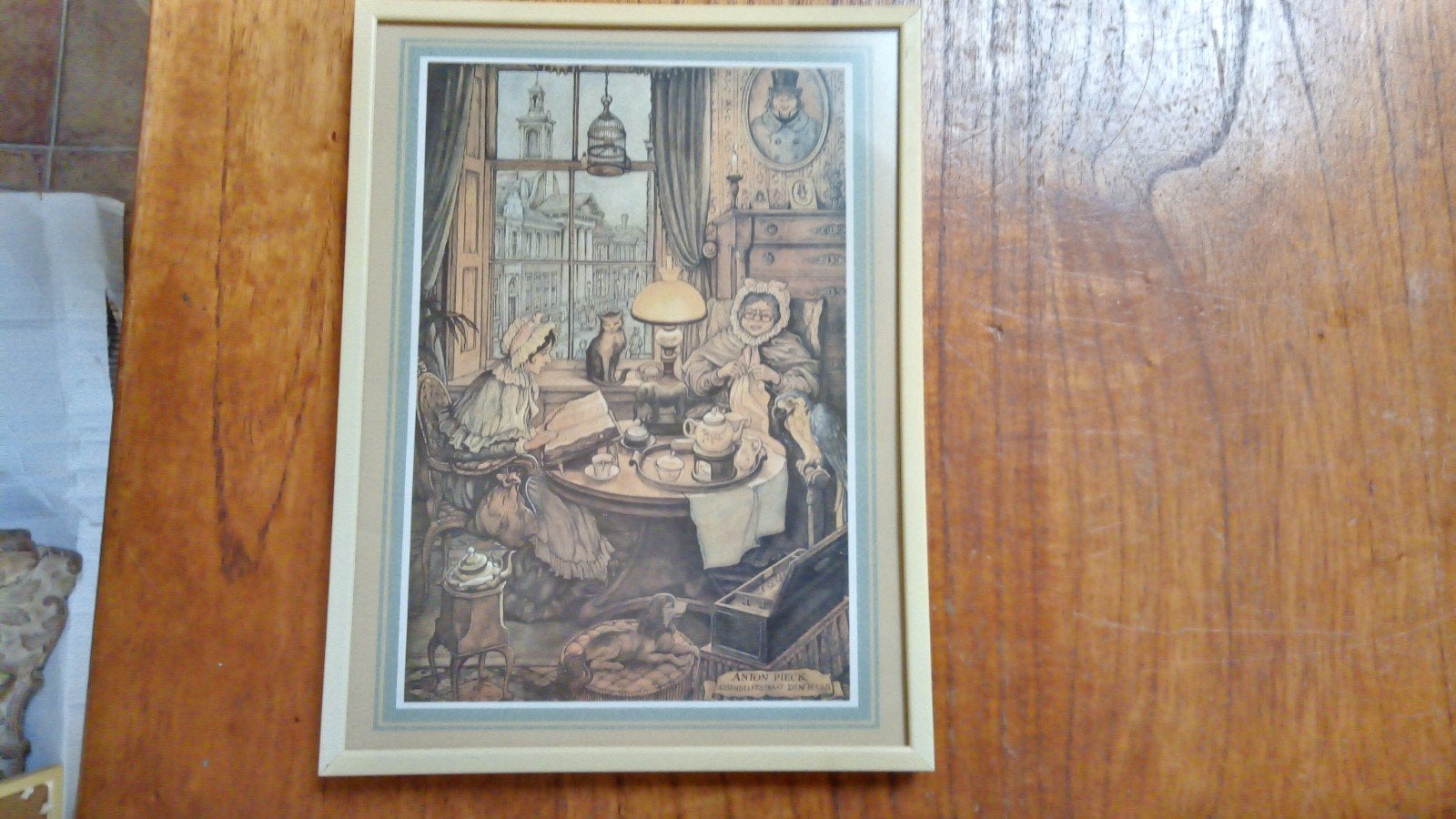 Anton Pieck Print - Gezellig Interieur met Hond en Kat, Minder dan 50 cm, Gebruikt, Oorspronkelijke maker, Ophalen of Verzenden