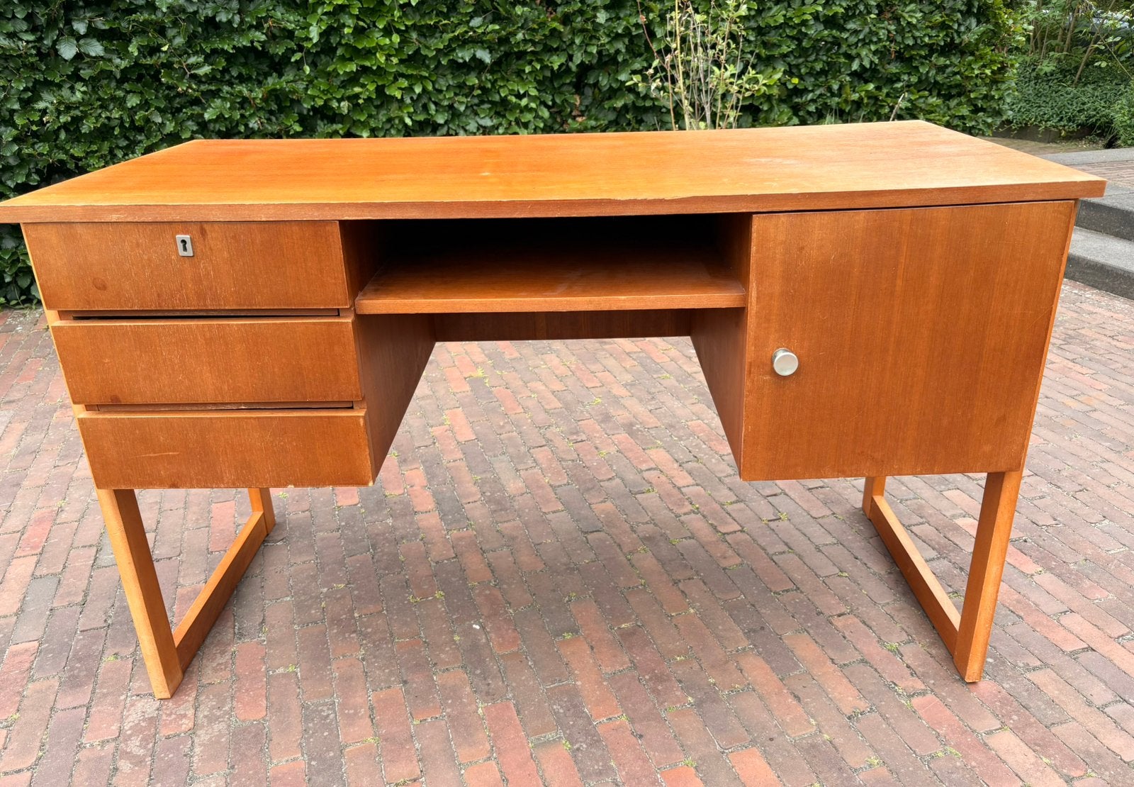 Vintage / retro bureau (gemerkt 5501), Ophalen, Met lades, Gebruikt, Hout