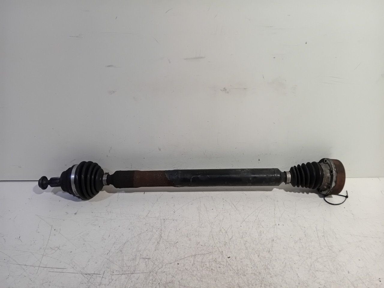 Aandrijfas links voor Volkswagen Golf, Onderdelen@venauto.nl, Van der Ven Autorecycling B.V., Gebruikt, Ettenseweg 76, 4706 PB Roosendaal, The Netherlands
