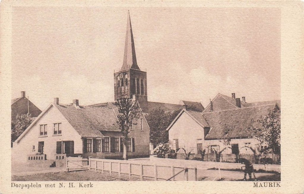 702-160-017 Dorpsplein Met N H Kerk Maurik, Verzenden, Voor 1920, Gelderland