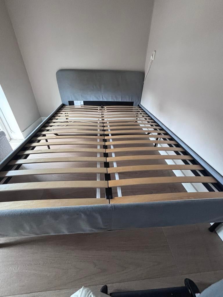 Lattenbodem bed, Zo goed als nieuw, Twijfelaar, 200 cm, Grijs