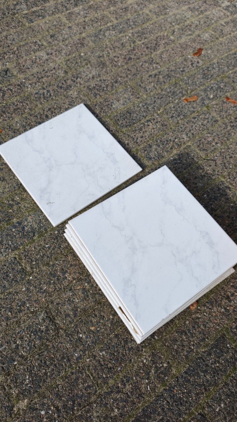 Witte en beige tegels - diverse maten, Keramiek, Ophalen of Verzenden, Zo goed als nieuw, 20 tot 40 cm