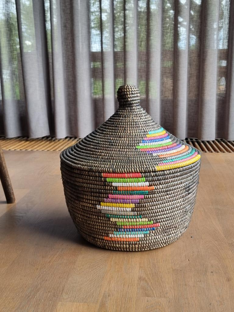 Zwarte afrikaanse zeegras opbergmand tajine handgemaakt, Huis en Inrichting, Woonaccessoires | Schalen en Manden, Ophalen of Verzenden