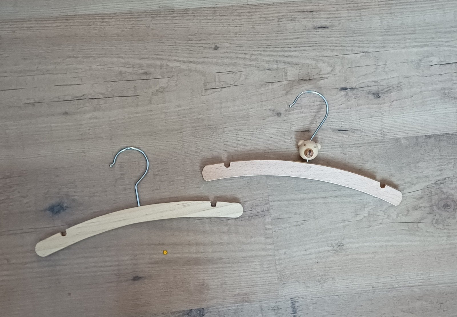 25 houten kledinghangers voor kinderen, Kleding | Dames, Ophalen of Verzenden, Zo goed als nieuw, Hout, Kinderen