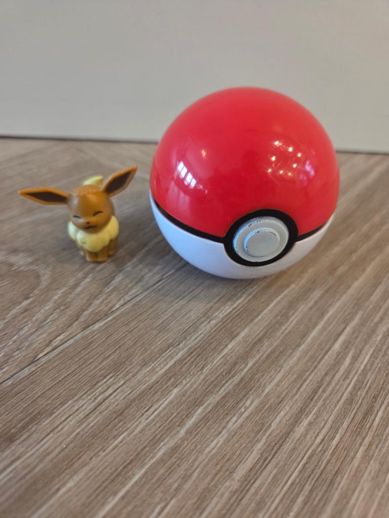 Pokémon Eevee battle figuur met Pokébal, Ophalen of Verzenden, Gebruikt, Overige typen
