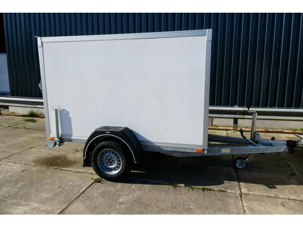 Bij Eemsned een Twinarc Gesloten wagen afm 2,57 x 132, Nieuw