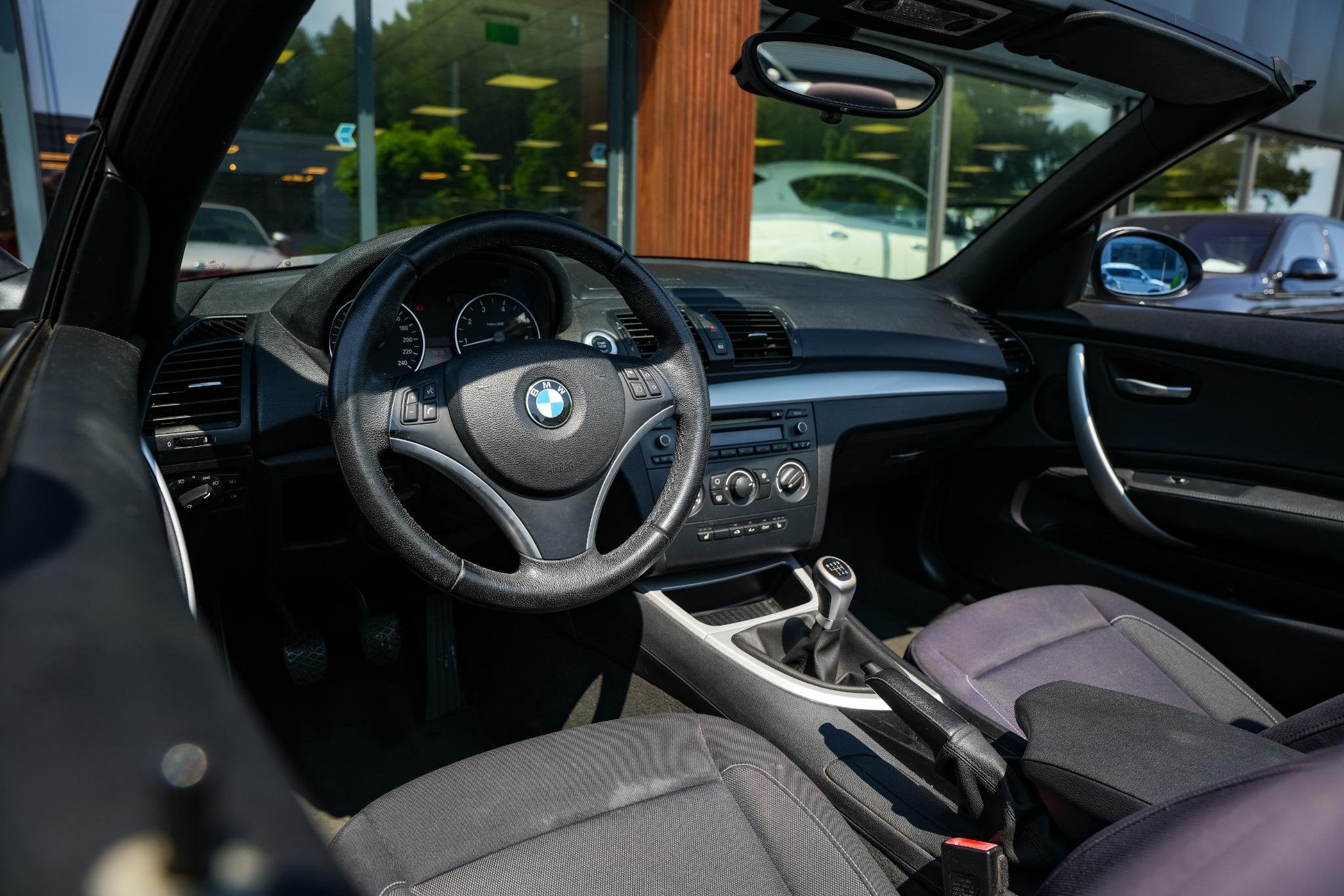 BMW 1-serie Cabrio 118i Radio/CD Electrische ramen 18"L.M. A, Auto's, BMW, 1-Serie, Euro 5, Cabriolet, 4 stoelen