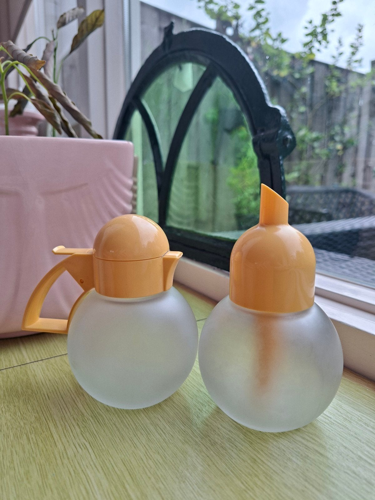 Vintage Stoha melk en suiker set – Jaren 70 matglas geel, Huis en Inrichting, Ophalen of Verzenden, Glas, Overige stijlen, Schaal of Schalen