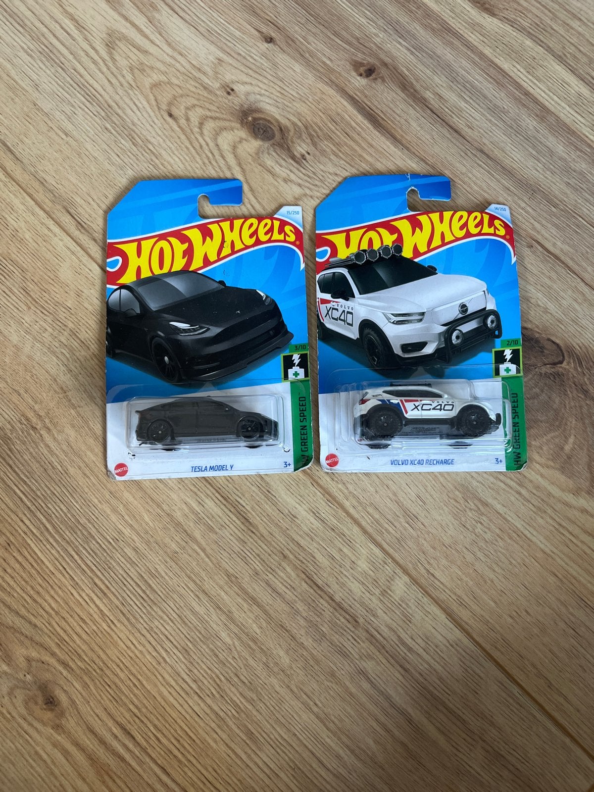 Hot Wheels Tesla Model Y & Volvo XC40 Recharge set, Ophalen of Verzenden, Nieuw