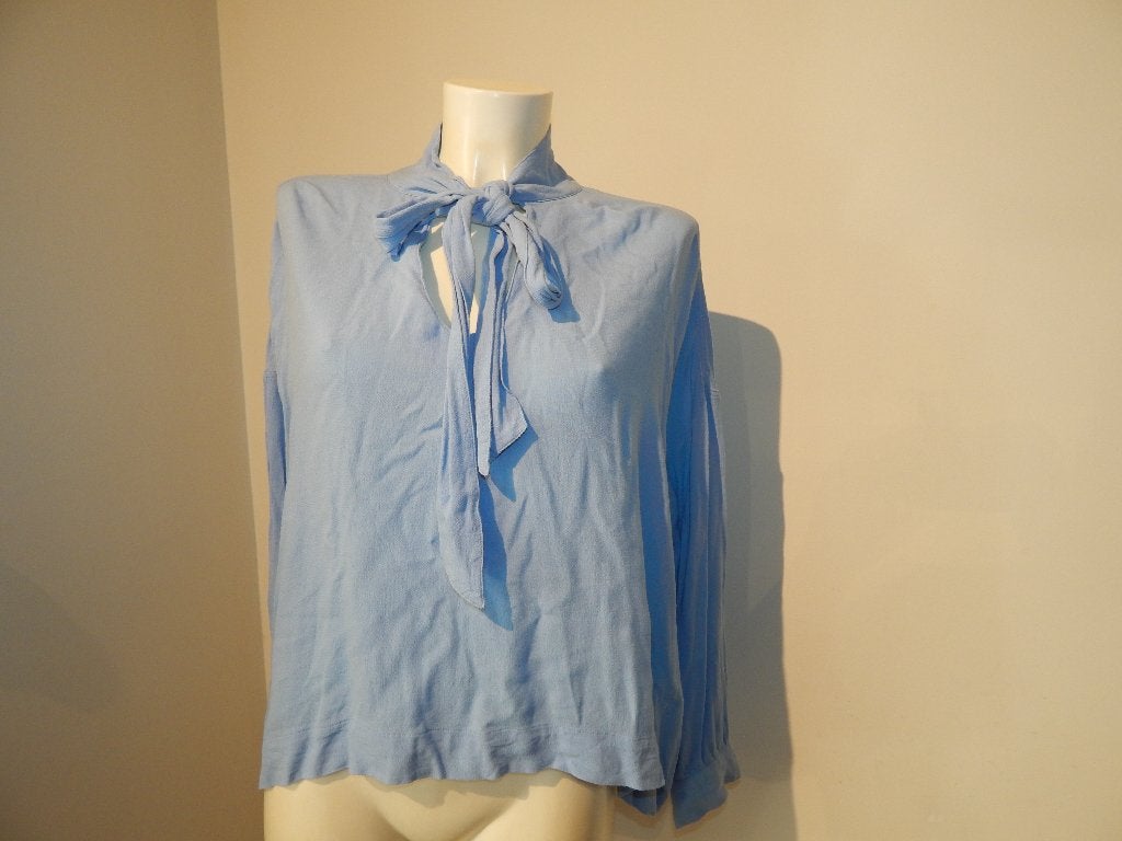 Essentiel Antwerp hemels blauwe blouse strik hals M, Maat 38/40 (M), Blauw, Ophalen of Verzenden, Zo goed als nieuw