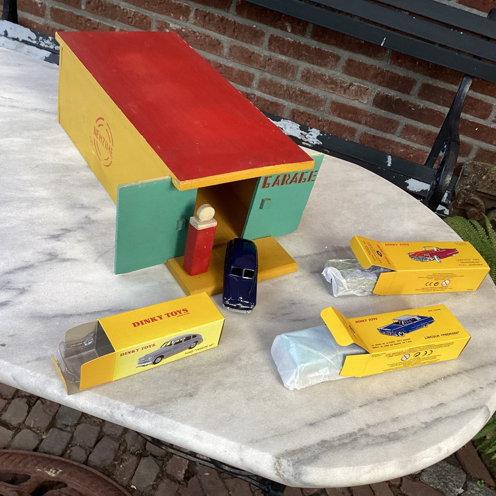 ****  DINKY TOYS  INCL., merk OKWA GARAGE erbij   ****, Ophalen of Verzenden, Zo goed als nieuw, Auto, Dinky Toys