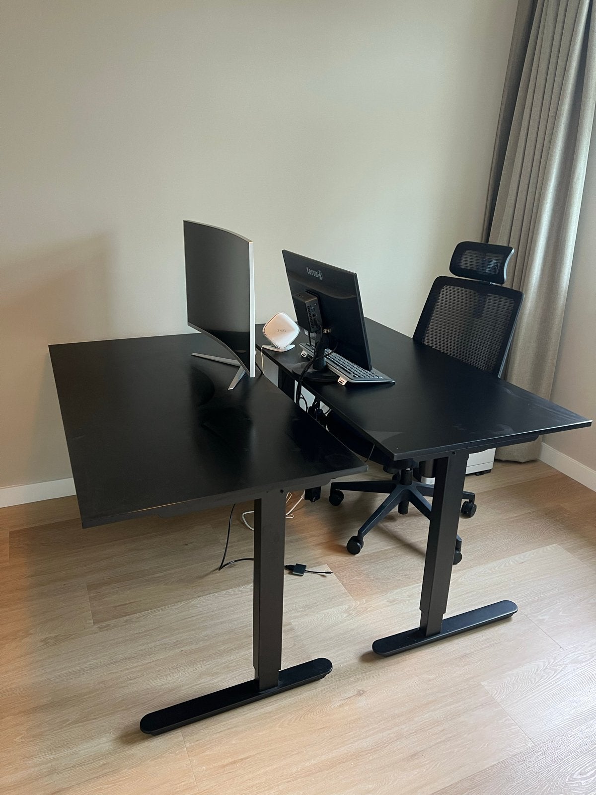 Elektrisch zit-sta bureau Jysk 70x140 cm, Ophalen, Zit-sta bureau, Elektrisch, Zo goed als nieuw