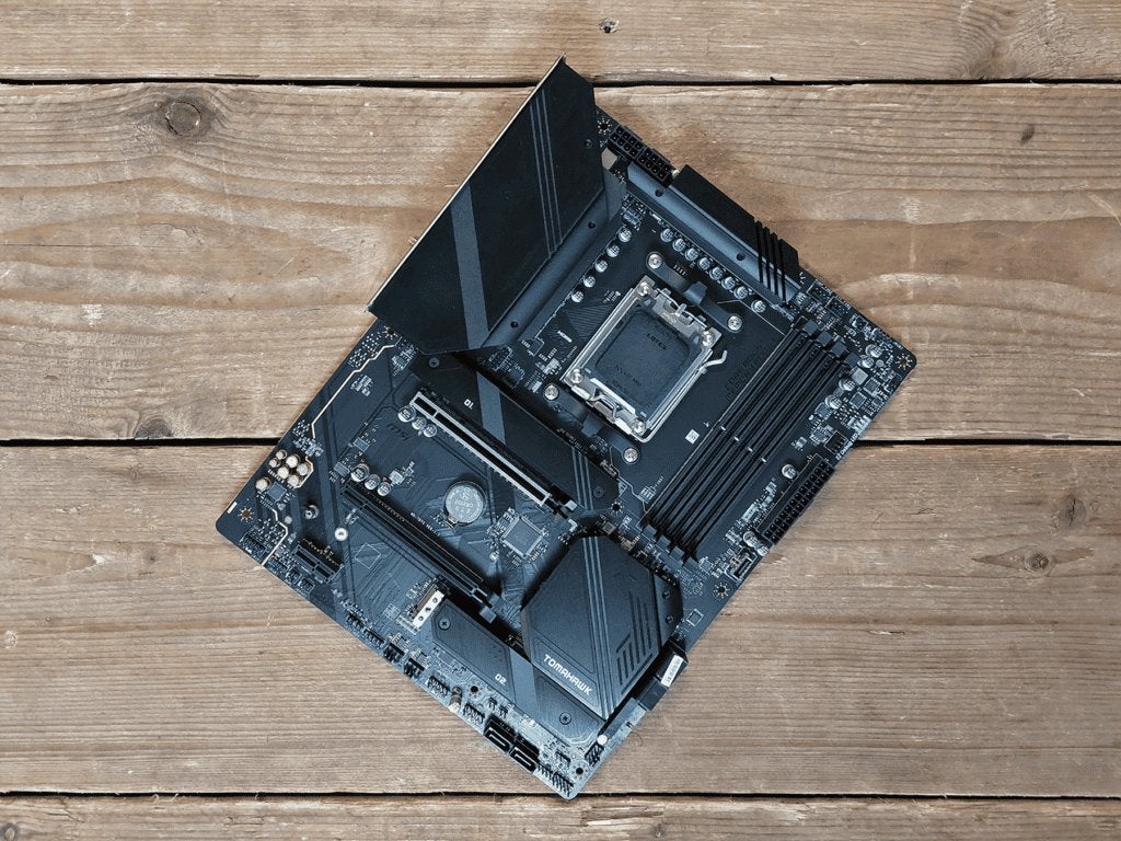 MSI MAG B650 TOMAHAWK WIFI ATX AM5 GAMING MOEDERBORD, Ophalen, Zo goed als nieuw, AMD, DDR5