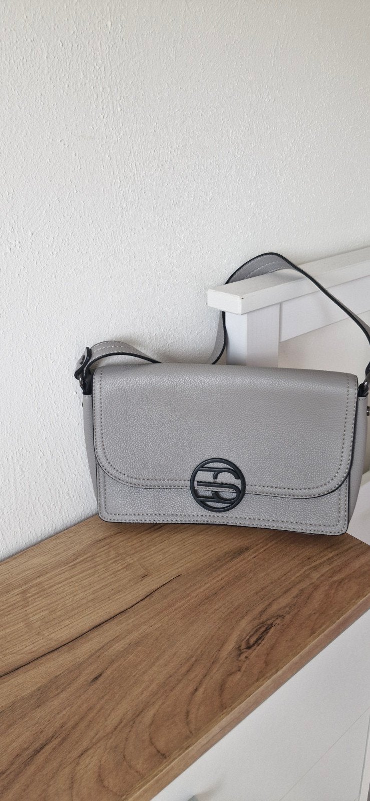 Stijlvolle Grijze Schoudertas van Esprit, Sieraden, Tassen en Uiterlijk, Tassen | Damestassen, Ophalen of Verzenden, Zo goed als nieuw