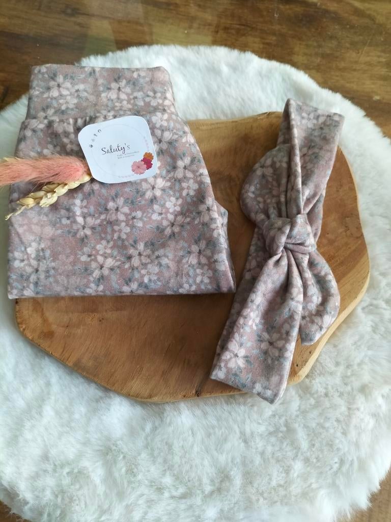 Nieuw handgemaakt • Broekje & haarbandje 62/68, Broekje, Meisje, Nieuw, Ophalen of Verzenden