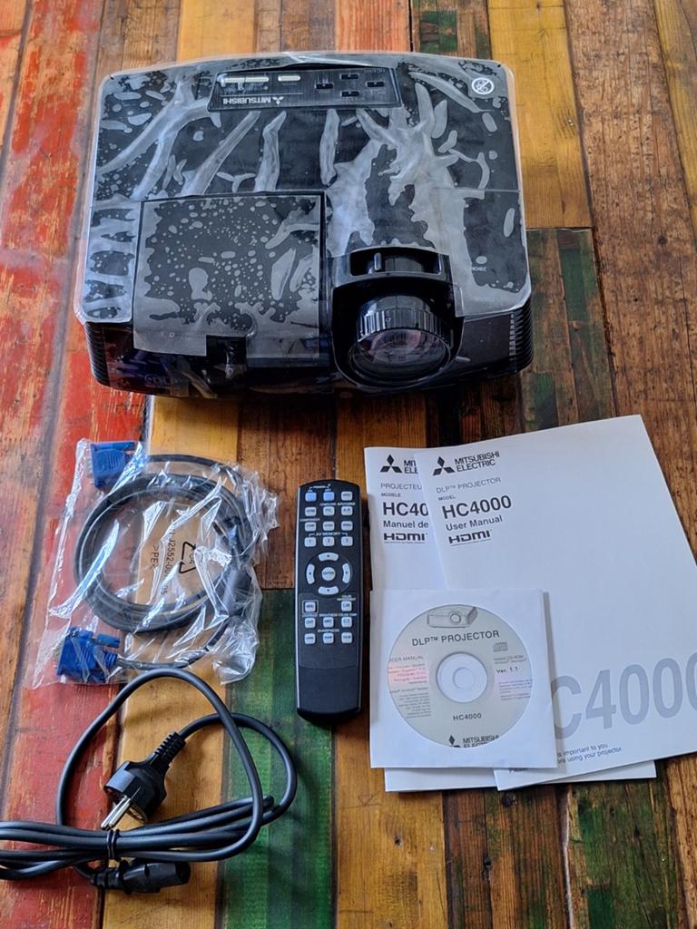 Mitsubishi HC-4000 Beamer als nieuw!, Ophalen, Zo goed als nieuw