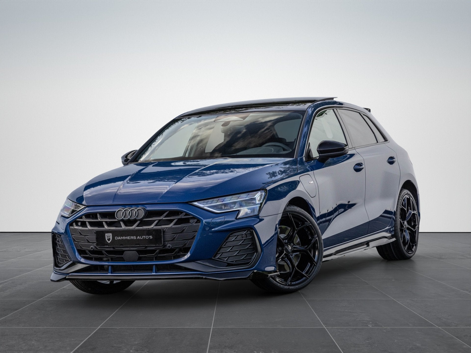 Audi A3 Sportback 45 TFSI e S edition Competition Pano S-sto, Auto's, 4 cilinders, Blauw, Hybride Elektrisch/Benzine, Automatische klimaatregeling