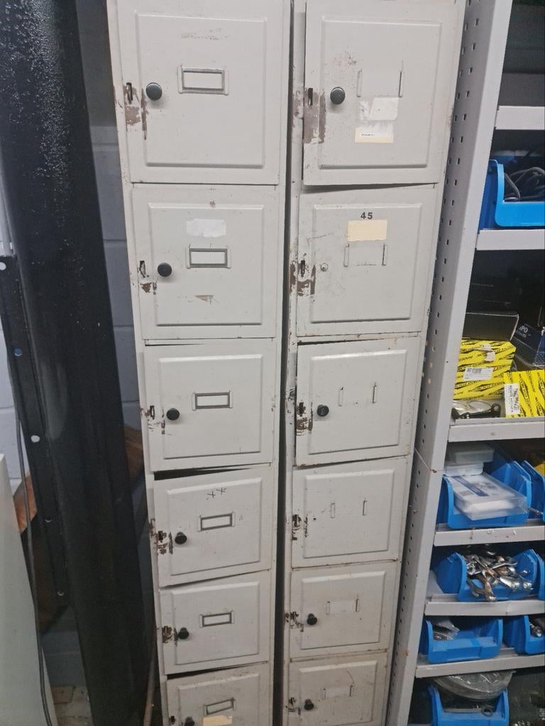 2x Oude Industriële Lockerkast Werjent, Huis en Inrichting, Kasten | Lockerkasten, Gebruikt, Ophalen of Verzenden
