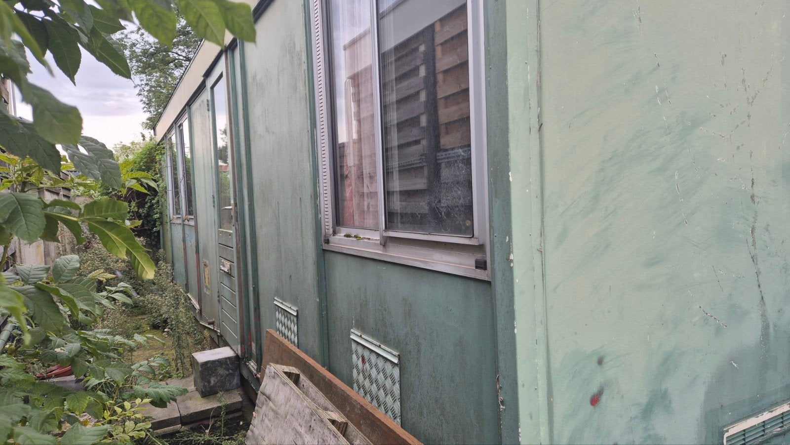 Oude caravan/stacaravan voor opknap of onderdelen, Ophalen