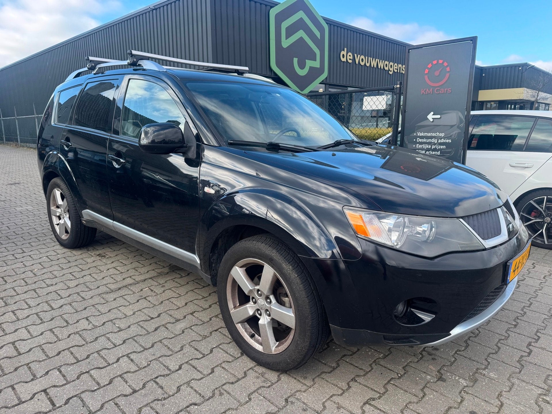 Mitsubishi Outlander 2.0 DI-D Intense+ APK - AIRCO - N.A.P., Auto's, Mitsubishi, Automatische klimaatregeling, Stof, Zwart, 7 stoelen