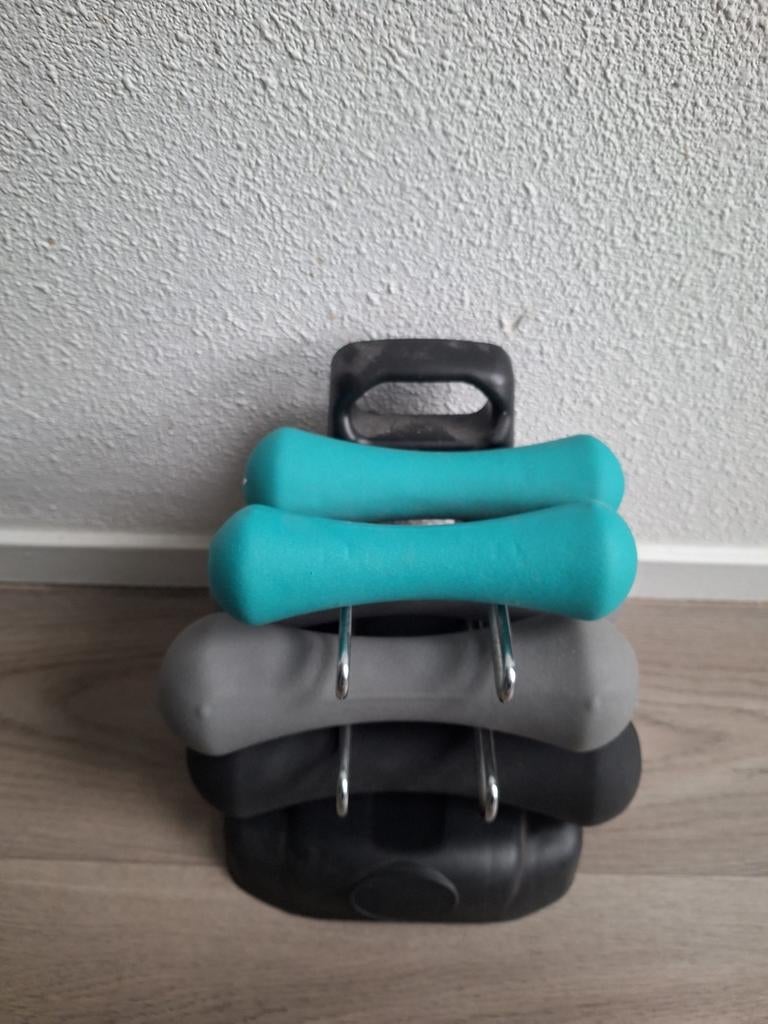 Halterset 1kg, 2kg, 3kg met standaard, Sport en Fitness, Fitnessmaterialen, Ophalen, Zo goed als nieuw, Rug, Halterset