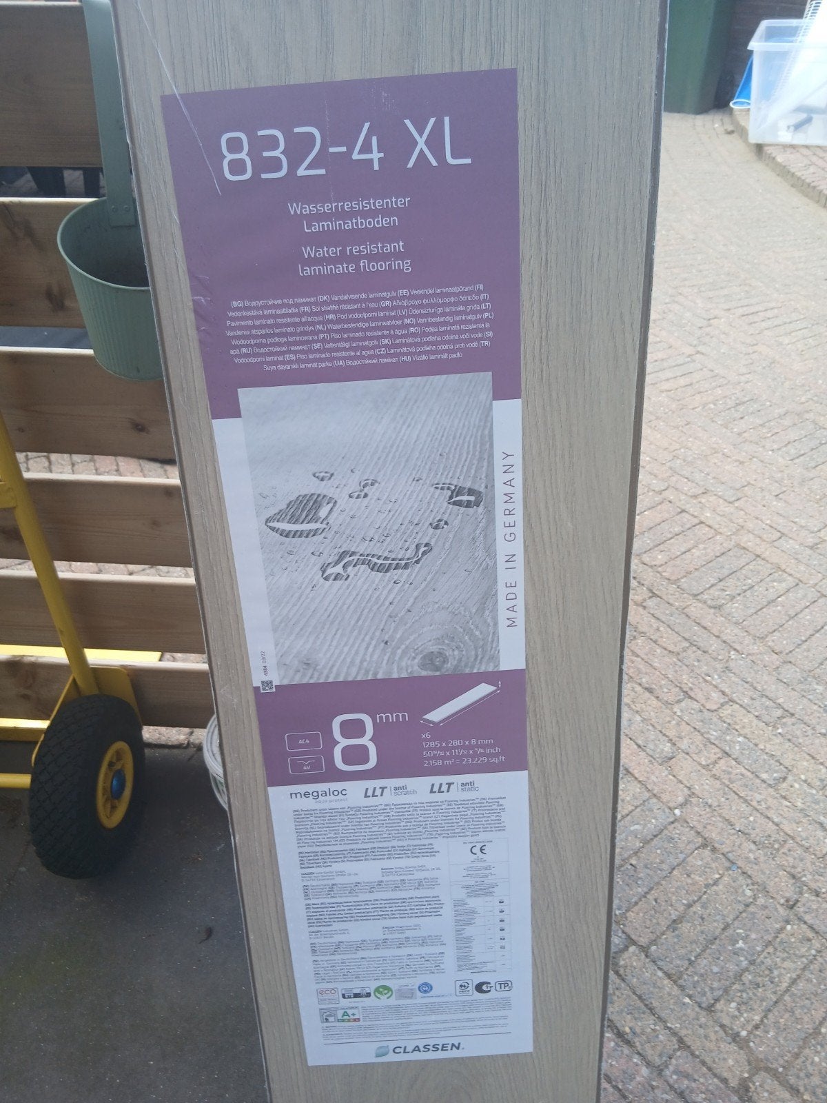 Nieuw waterbestendig laminaat met ondervloer en plinten, Ophalen, 50 tot 150 cm, Nieuw, 10 m² of meer
