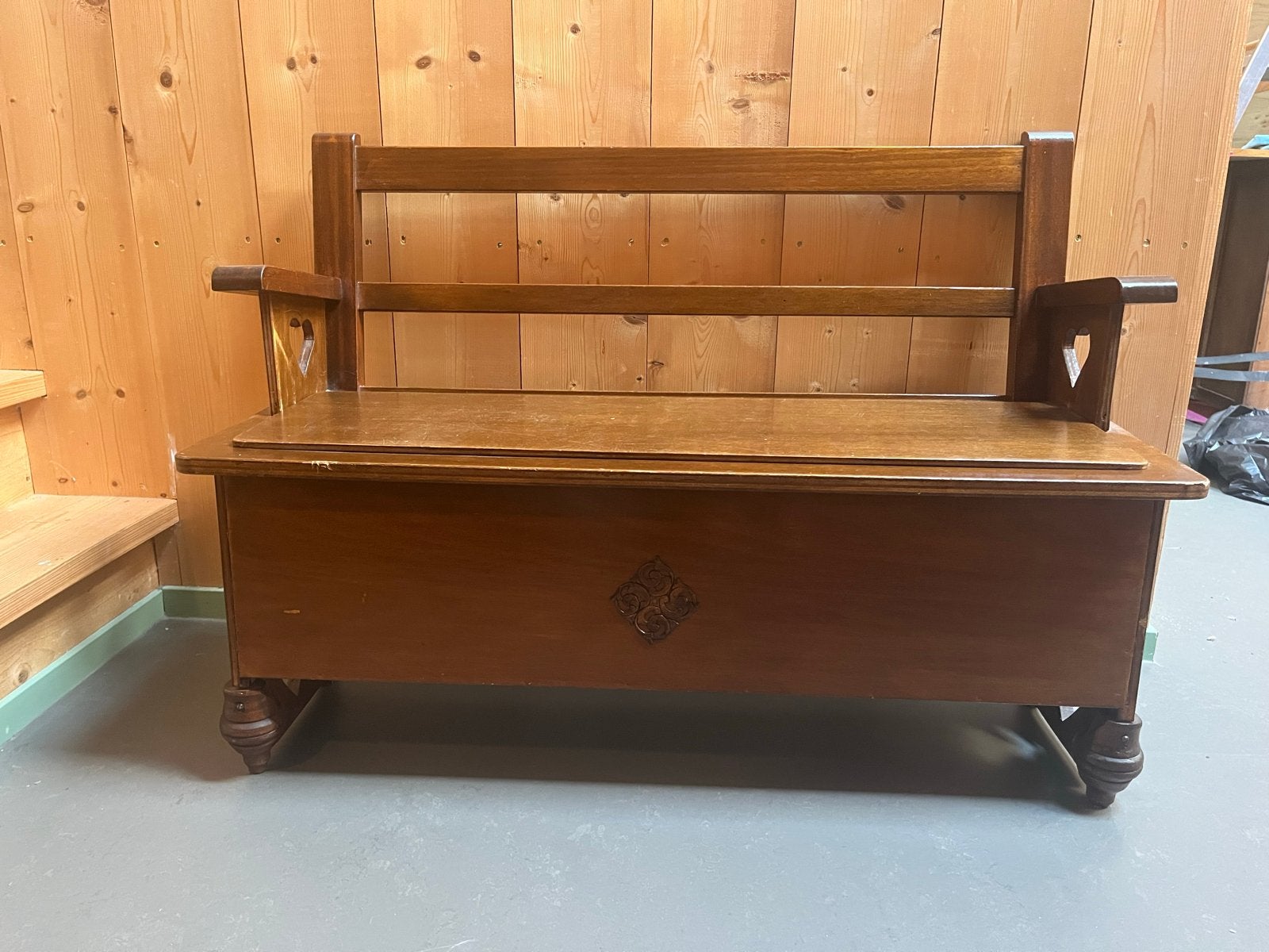 Vintage houten kinder bankje met opbergruimte en hartjes, Ophalen, Gebruikt