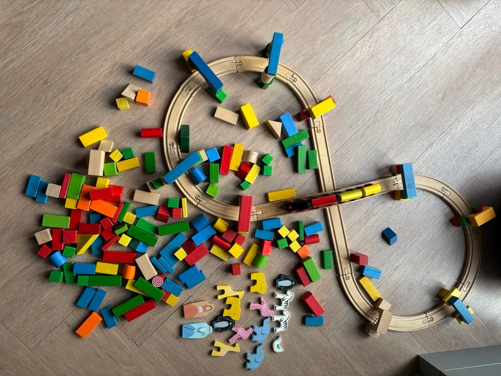 Houten blokjes met ikea houten treinset, Kinderen en Baby's, Speelgoed | Houten speelgoed, Ophalen, Gebruikt