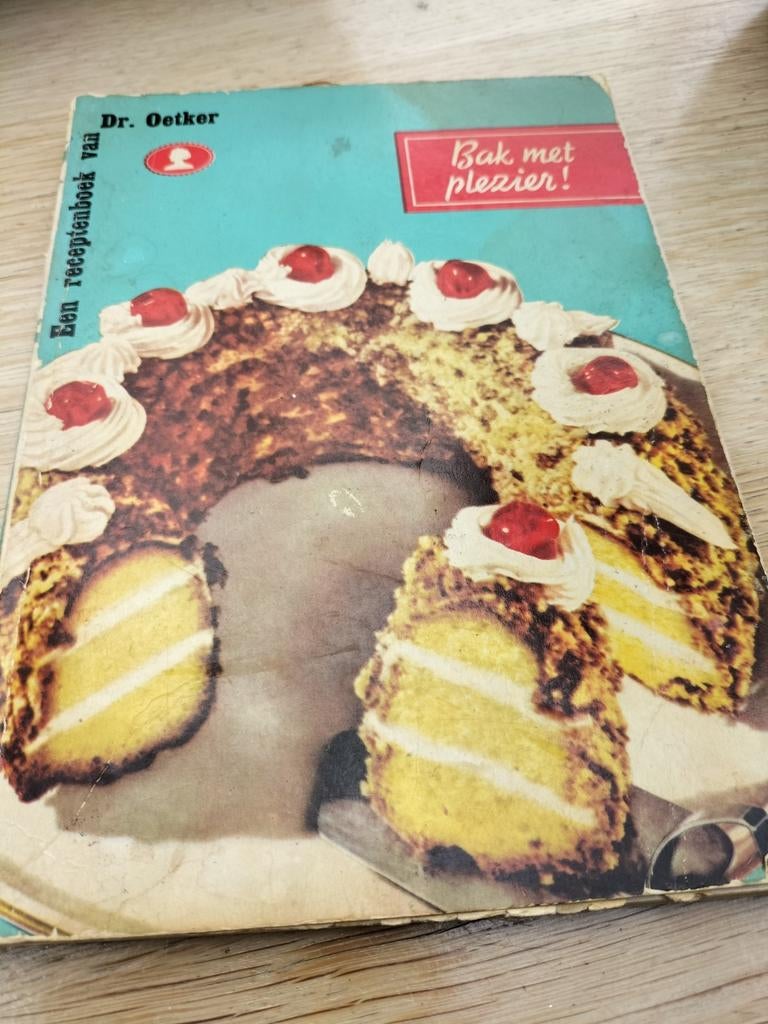Nostalgisch Dr. Oetker bakreceptenboek - Bak met plezier!, Boeken, Ophalen of Verzenden