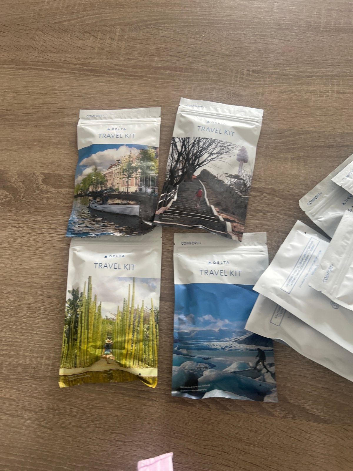 Delta travel kit, 1 euro per stuk, Sieraden, Tassen en Uiterlijk, Tassen | Reistassen en Weekendtassen, Ophalen of Verzenden, Nieuw