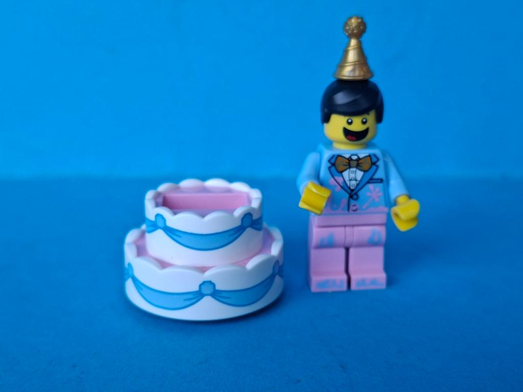 Lego minifig Series 18 col321 Birthday Cake Guy Verjaardag, Lego, Nieuw, Ophalen of Verzenden, Minifiguren serie